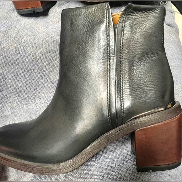 NEW NEVER WORN FRANCO SARTO HAND FINISHED LEATHER BOOTS 8.5 - Picture 5 of 16